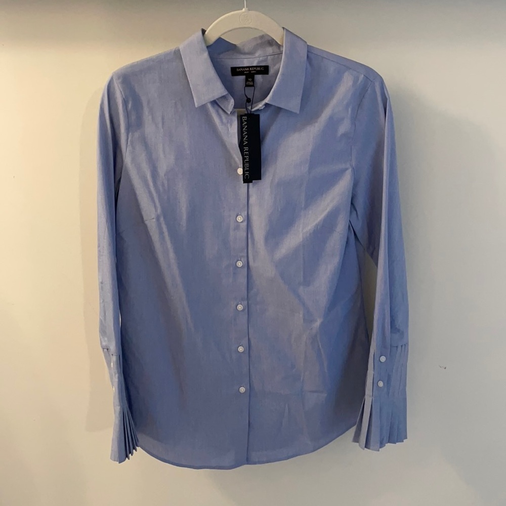 Banana republic button up shirt. Pleated sleeve.